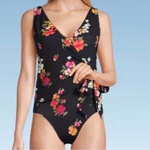 Land's End Plus Regular Side tie wrap one piece swimsuit black meadow floral Var
